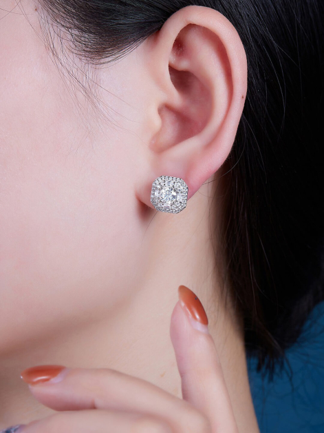 Round Cut Moissanite Simple Stud Earrings