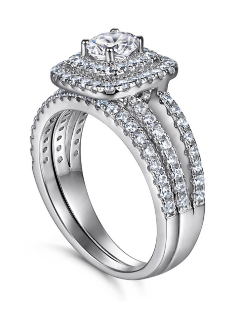 Classic Round Cut Moissanite Ring Set